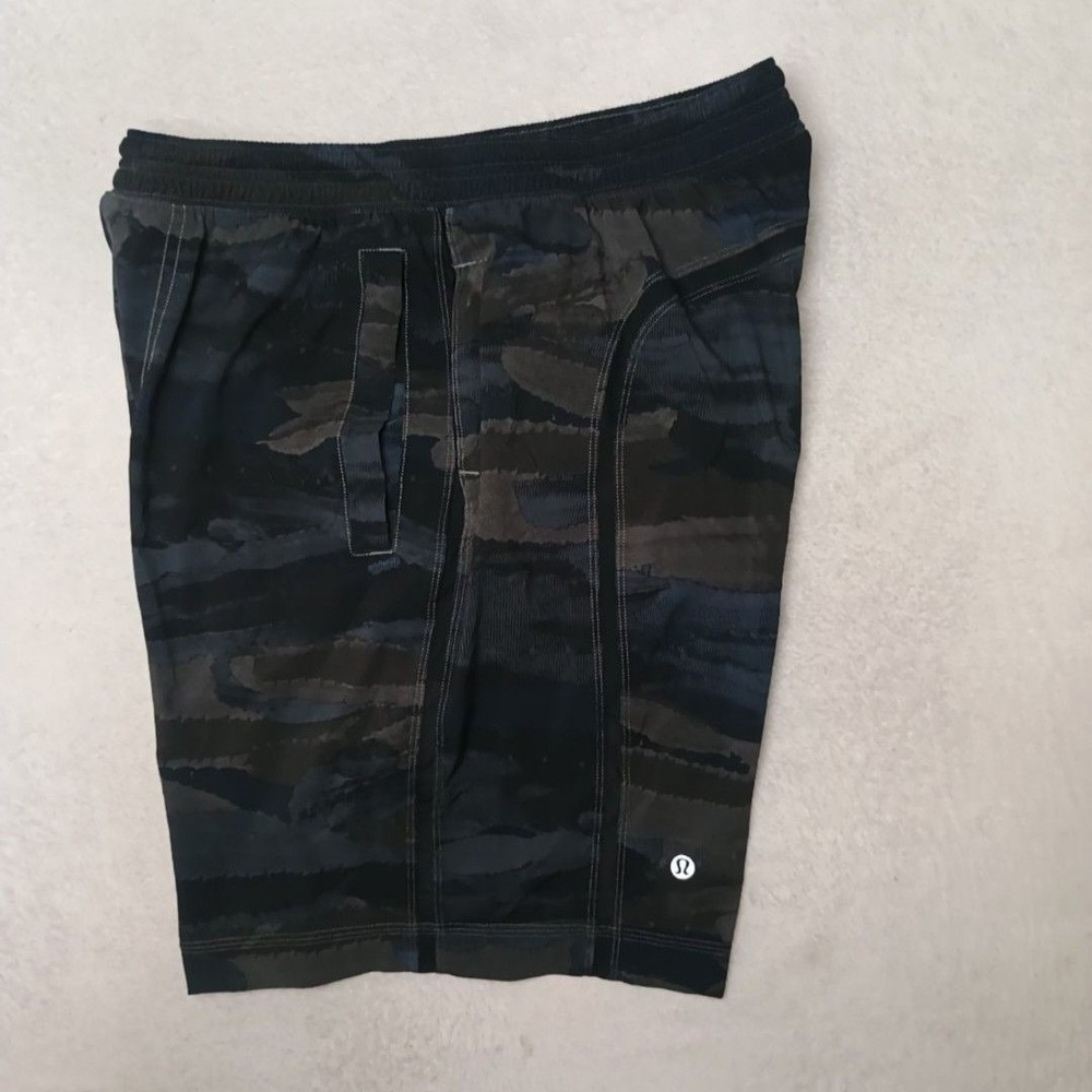 Lululemon Shorts Mens L Camo 9" Running Brief Lined Training Stretch Pockets
